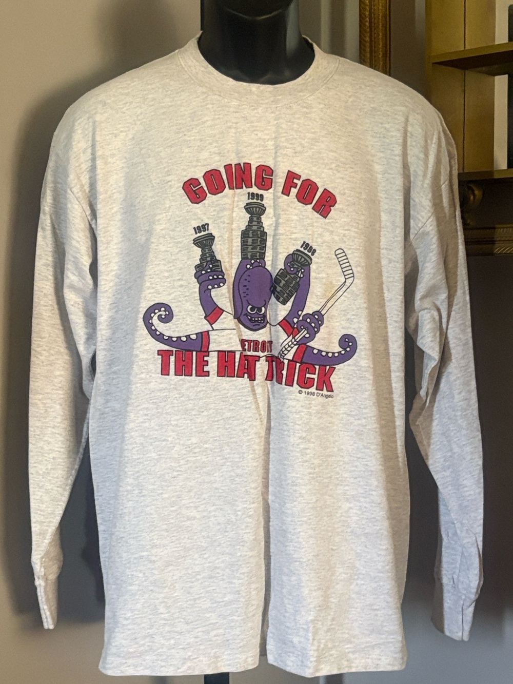 Red Wings 1998 VINTAGE Going For The Hat Trick LS T Shirt Large